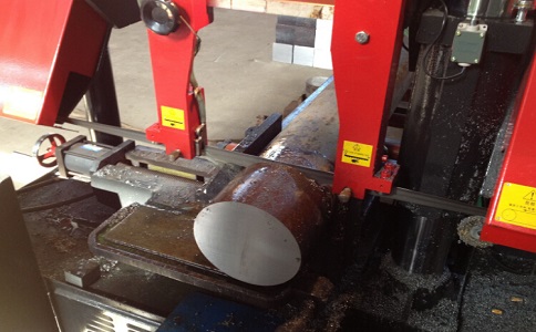 德安卧式带锯床加工时出现明显振荡如何排查？